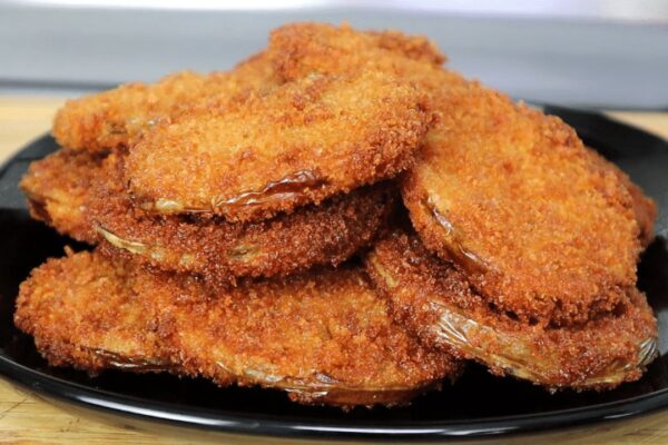 Easy-to-Make Crispy Fried Green Tomatoes, homemade and freshly served
