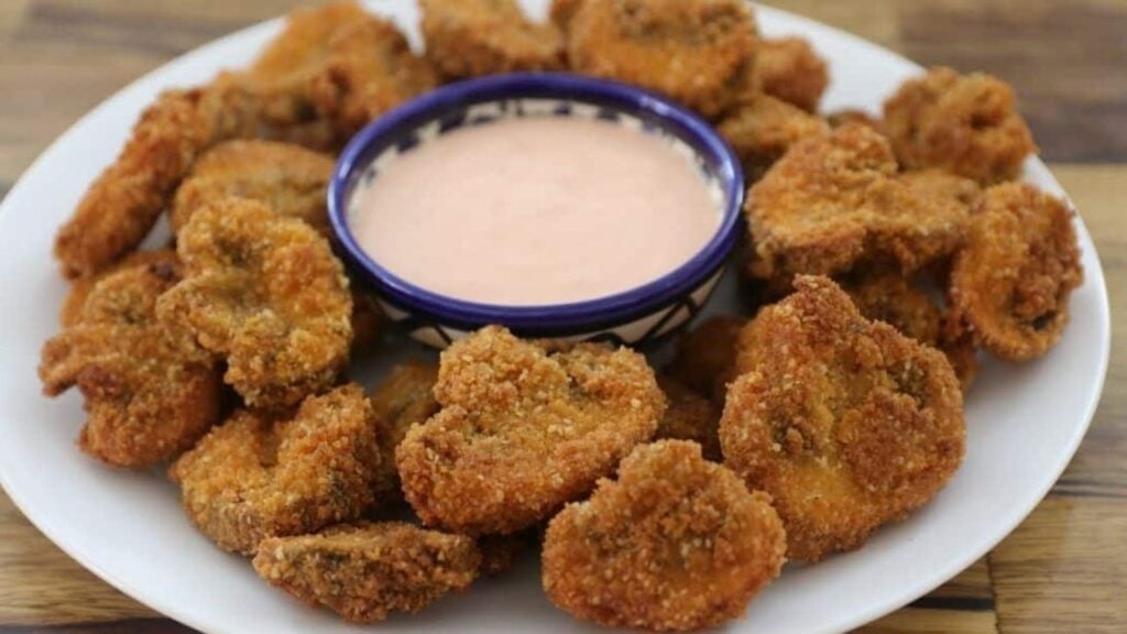 Crunchy Fried Mushrooms, homemade and freshly served