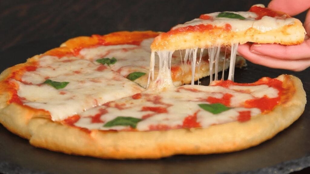 Easy Frying Pan Pizza, homemade and freshly served