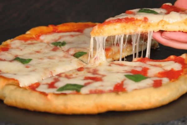 Easy Frying Pan Pizza, homemade and freshly served
