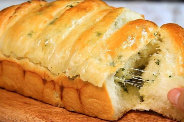 Easy Garlic Butter Cheese Bread, homemade and freshly served