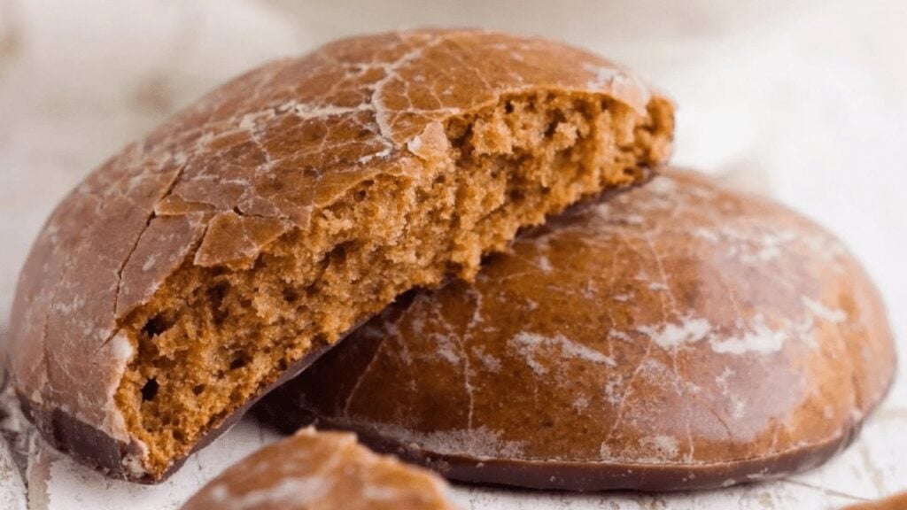 Easy German Spice Cookies, homemade and freshly served