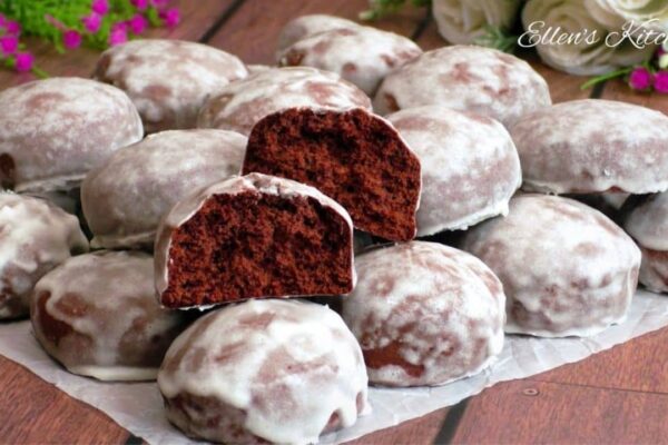 Easy 20-Minute Glazed Chocolate Balls, homemade and freshly served