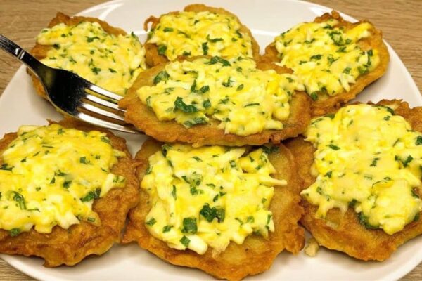 Simple Crispy Grated Potato Patties, homemade and freshly served