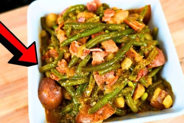 Easy Southern Style Green Beans and Potatoes, homemade and freshly served