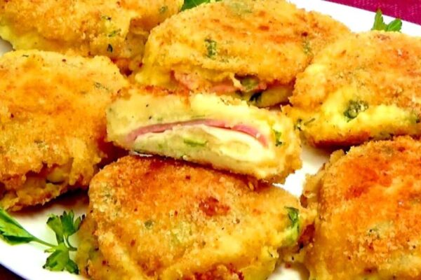 Easy Ham and Cheese Potato Cakes, homemade and freshly served