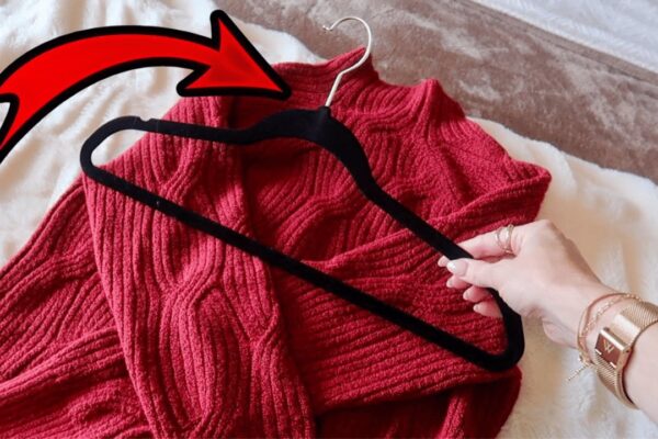 Easy 10-Second Hanger Folding Hack