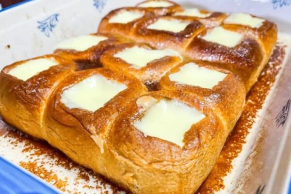 Easy 15-Minute Hawaiian Cheese Dinner Rolls, homemade and freshly served