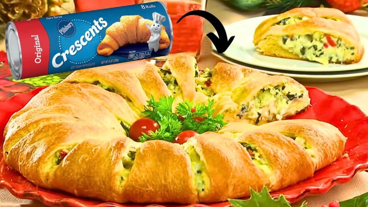 Spinach Artichoke Crescent Ring Spinach artichoke crescent ring filled with spinach dip, artichokes, chicken and mozzarella on a pizza pan