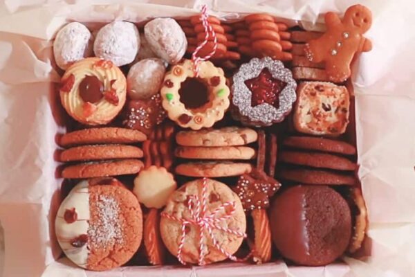 10 Holiday Cookies from 1 Dough, homemade and freshly served