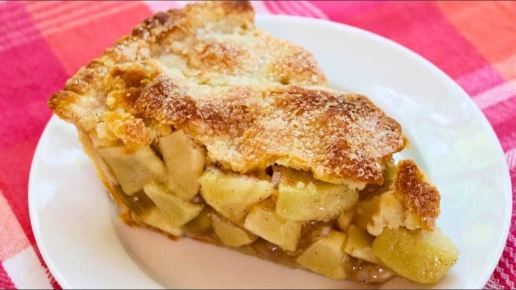 Easy Homemade Apple Pie, homemade and freshly served