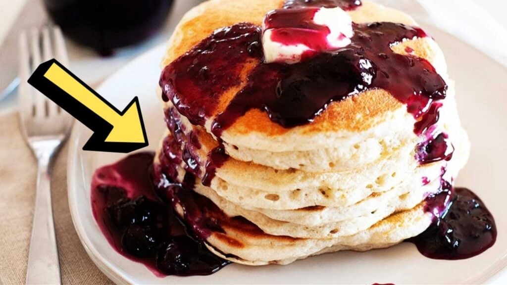 4-Ingredient Homemade Blueberry Pancake Syrup, homemade and freshly served