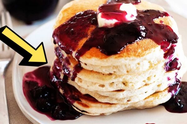 4-Ingredient Homemade Blueberry Pancake Syrup, homemade and freshly served