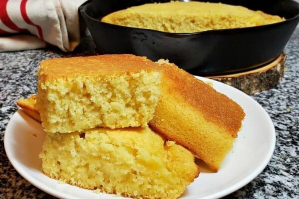 Easy Homemade Cornbread, homemade and freshly served