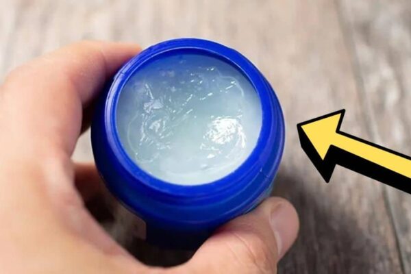 DIY Homemade Natural Vapor Rub, homemade and freshly served