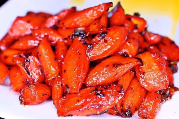 Tasty Honey Garlic Butter Carrots, homemade and freshly served