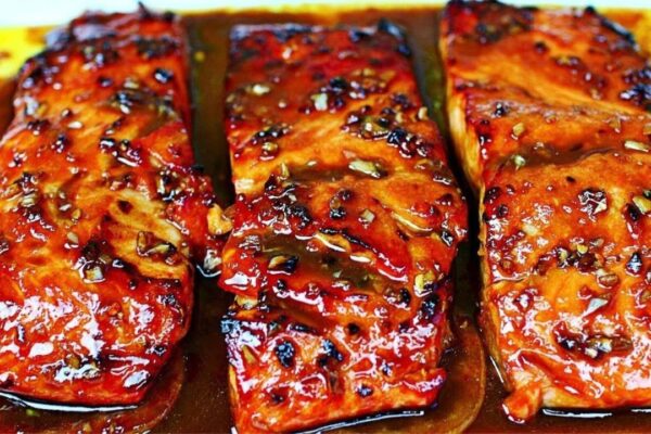 Easy Honey Garlic Glazed Salmon, homemade and freshly served