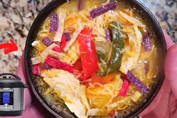 Easy Instant Pot Chicken Fajita Soup, homemade and freshly served