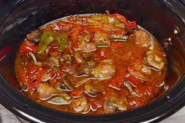 Easy Italian Sausage & Peppers Crockpot, homemade and freshly served