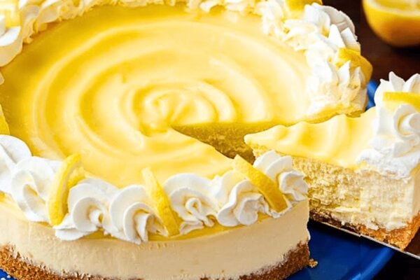 Easy Lemon Cheesecake, homemade and freshly served