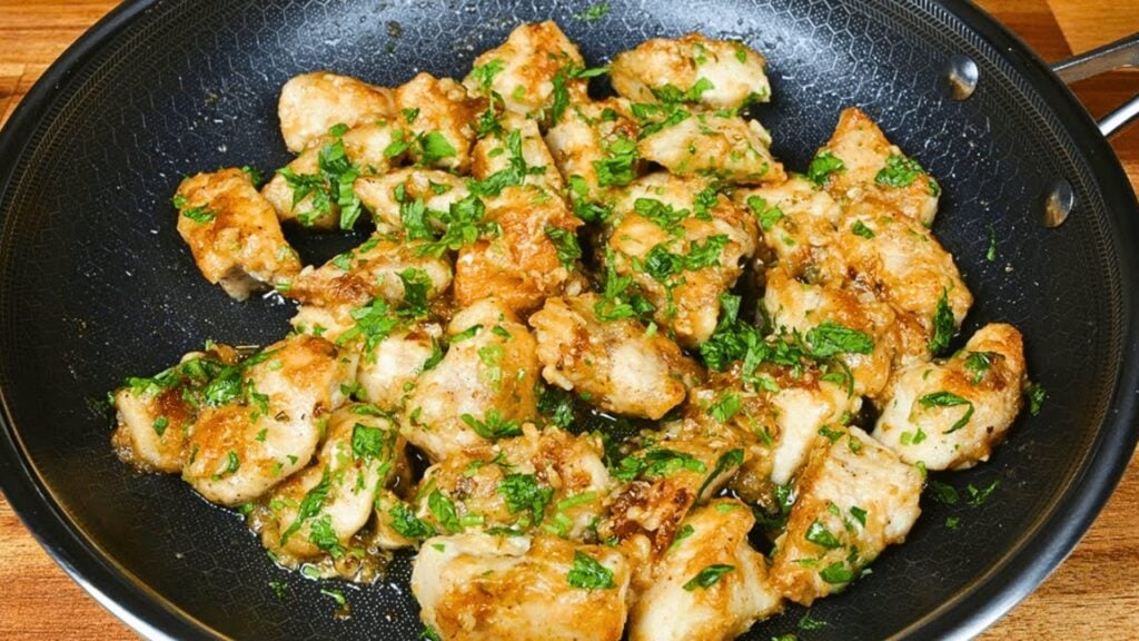 Easy Lemon Garlic Chicken, homemade and freshly served