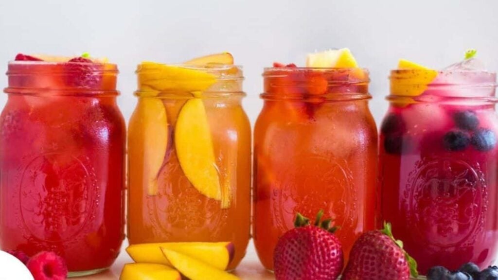 4 Easy Lemonade Recipes, homemade and freshly served