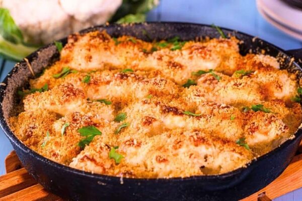 Healthy Low-Carb Cauliflower Gratin, homemade and freshly served