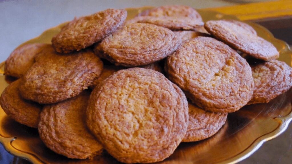 Easy Maple Snickerdoodle Cookie, homemade and freshly served
