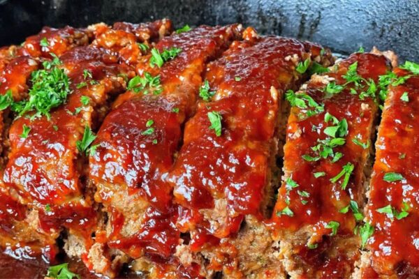 Easy Meatloaf Without a Loaf Pan, homemade and freshly served