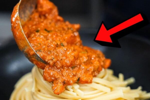 Mouth-Watering Meaty Bolognese Sauce, homemade and freshly served
