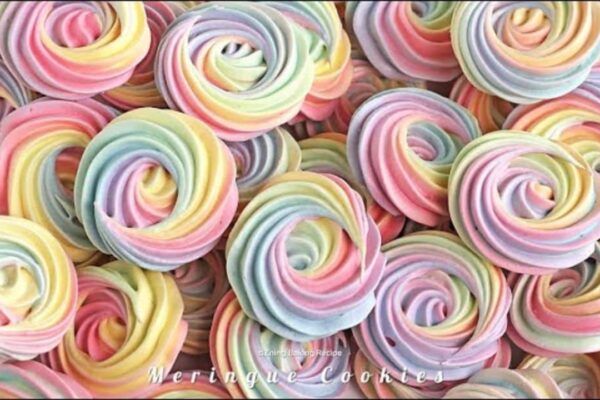 Easy Meringue Cookies, homemade and freshly served