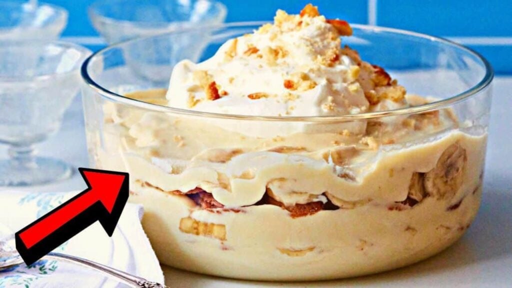 Easy 10-Minute Microwave Banana Pudding, homemade and freshly served