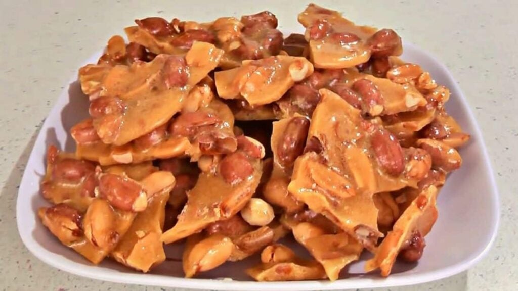 Super Easy Microwave Peanut Brittle, homemade and freshly served