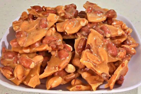 Super Easy Microwave Peanut Brittle, homemade and freshly served