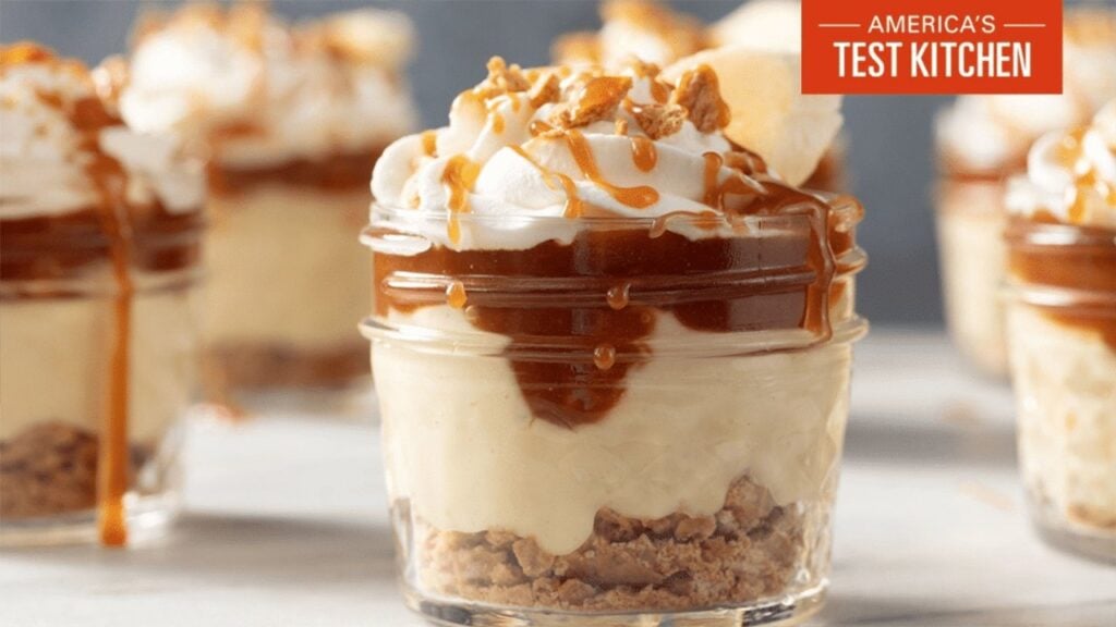 Easy Mini Banana Caramel Pies, homemade and freshly served