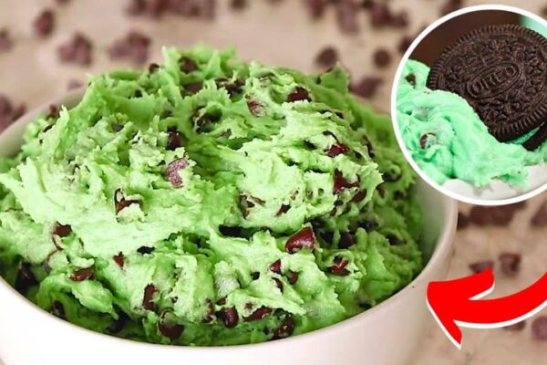 Easy 5-Minute Mint Chocolate Chip Cookie Dough Dip, homemade and freshly served