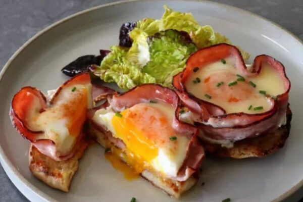 Easy Naked Eggs Benedict, homemade and freshly served