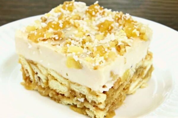 Easy No-Bake Apple Dessert, homemade and freshly served