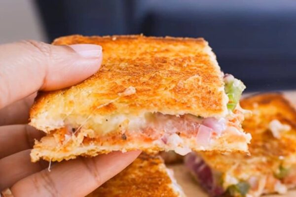 Easy No-Bake Bread Pizza Sandwich, homemade and freshly served