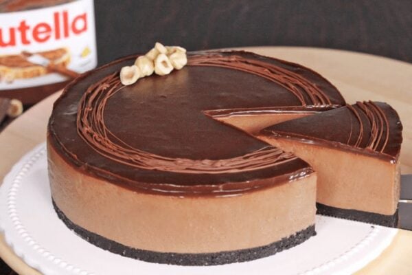 Easy No-Bake Nutella Cheesecake, homemade and freshly served