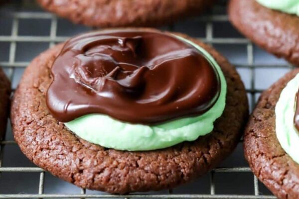 Easy No-Fail Mint Chocolate Cookies, homemade and freshly served
