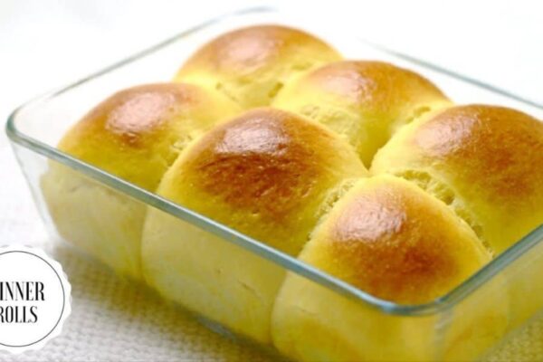 Easy No-Knead Dinner Rolls, homemade and freshly served