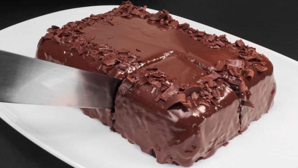 4-Ingredient No-Oven Chocolate Cake, homemade and freshly served