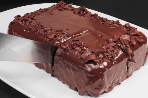 4-Ingredient No-Oven Chocolate Cake, homemade and freshly served