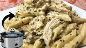 Easy Crockpot Olive Garden Copycat Chicken & Pasta, homemade and freshly served