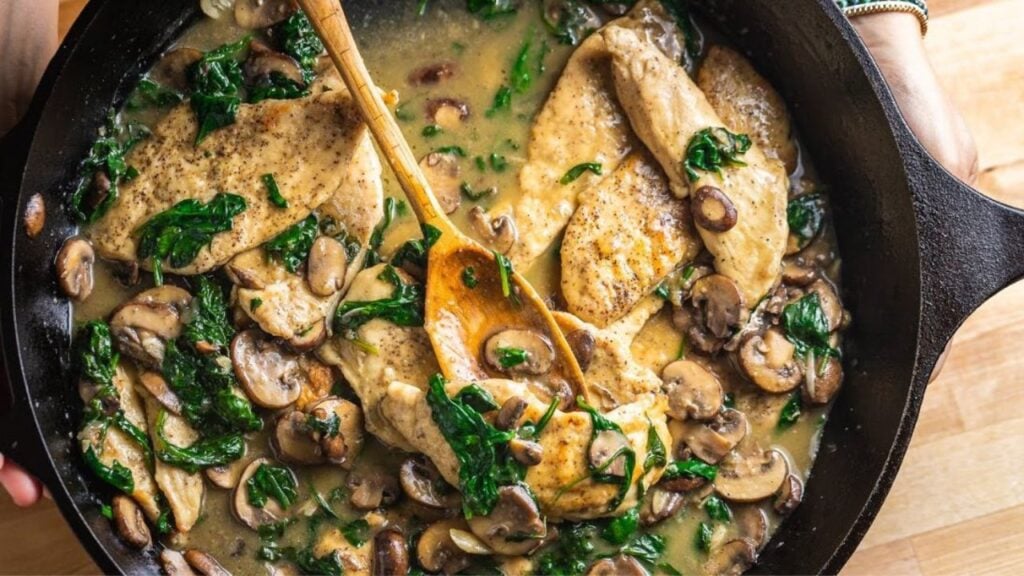 Easy One-Pan Creamy Garlic Mushroom Chicken, homemade and freshly served