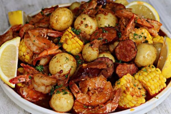 Easy One-Pan Shrimp Boil, homemade and freshly served