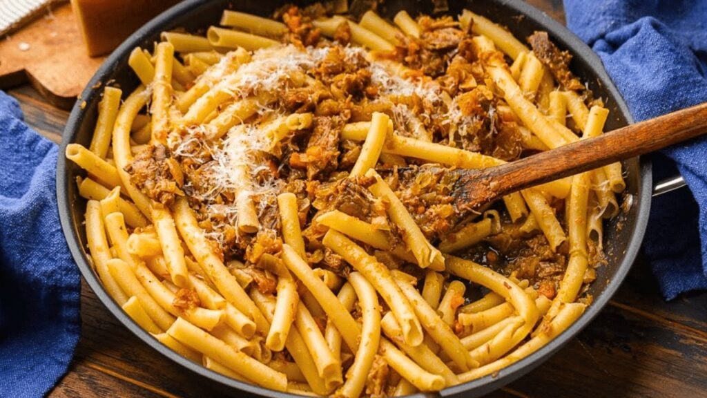 Easy Onion and Beef Pasta, homemade and freshly served