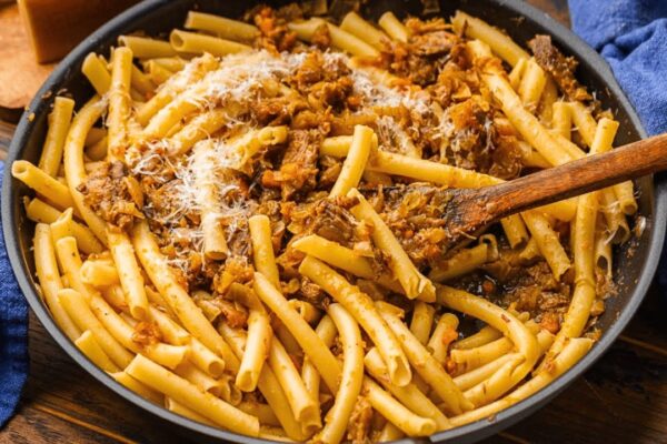 Easy Onion and Beef Pasta, homemade and freshly served