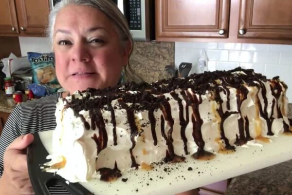 Easy Oreo & Fudge Ice Cream Cake, homemade and freshly served